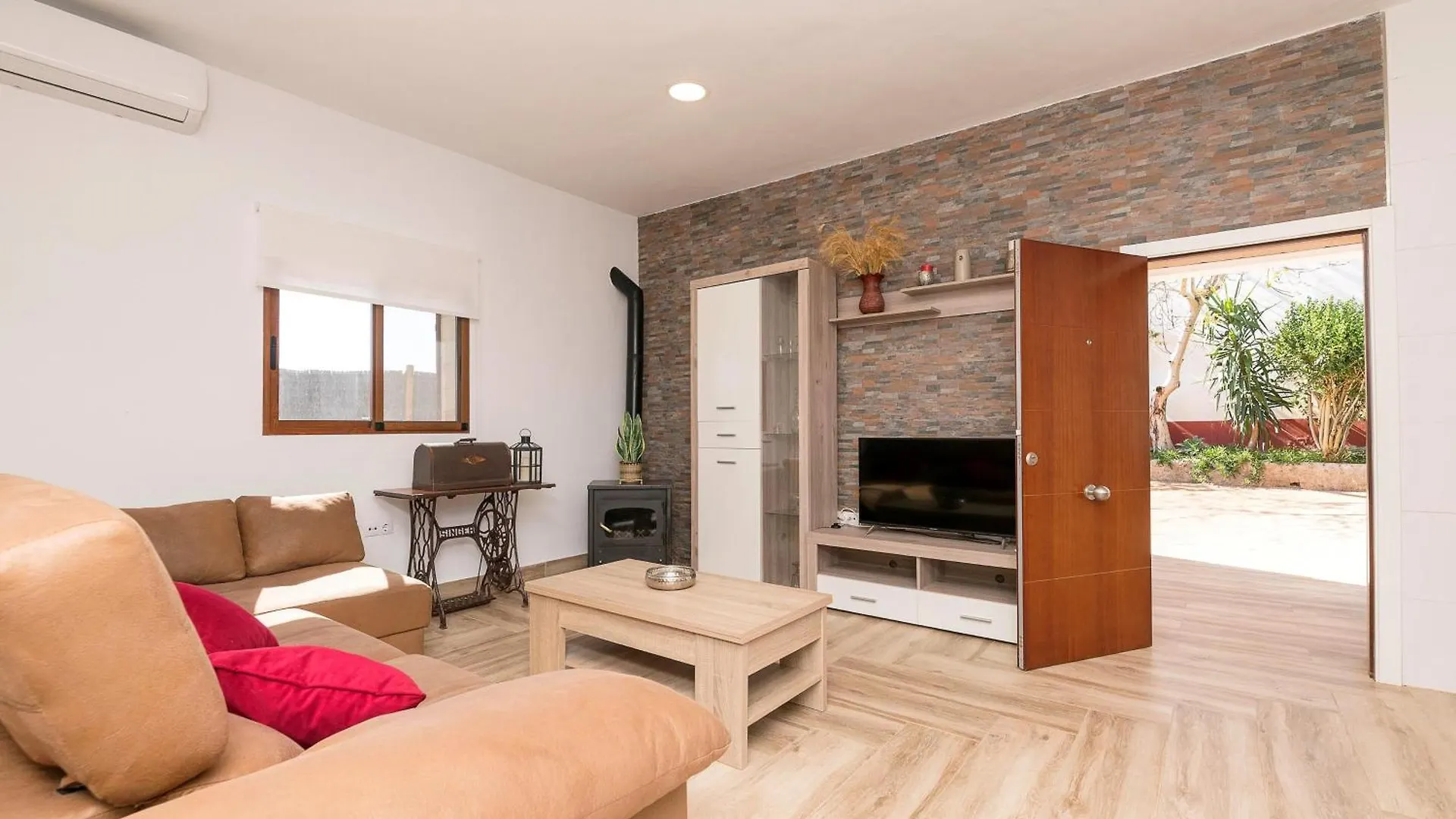Casa Roja Villa El Soto
